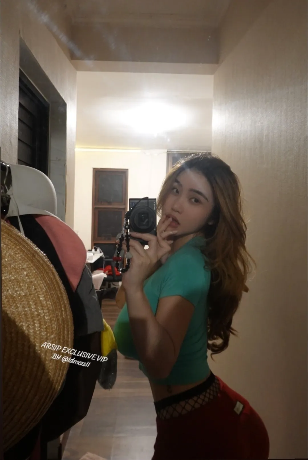 Anastasya Khosasih camshow