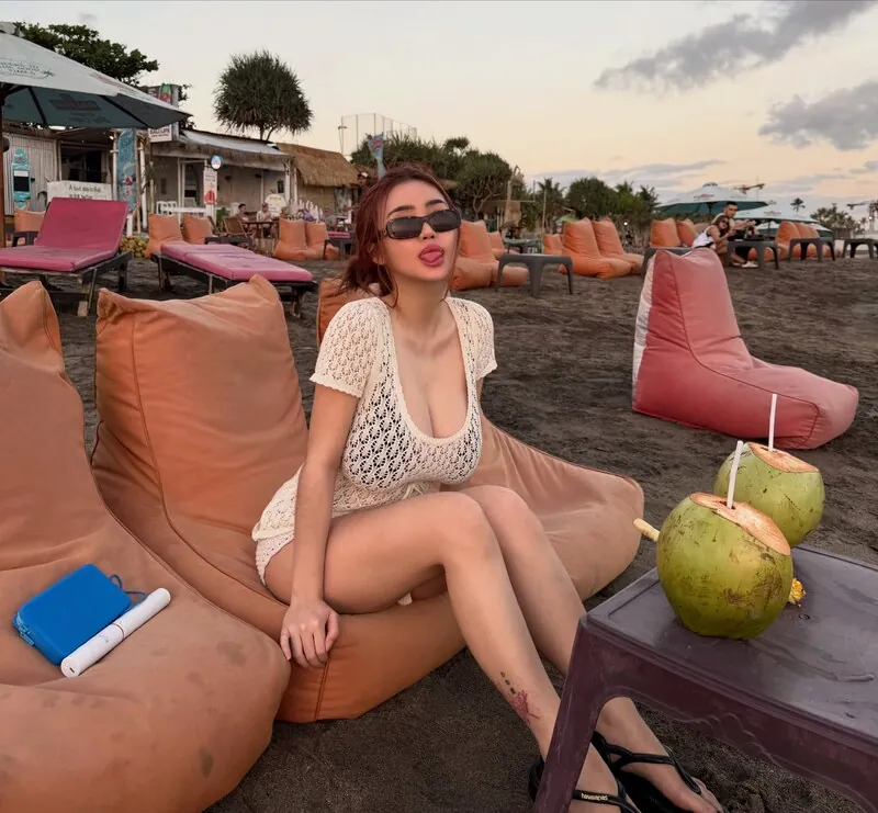 Anastasya Khosasih camshow
