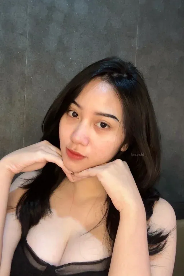 Laras Kinanda Putri camshow