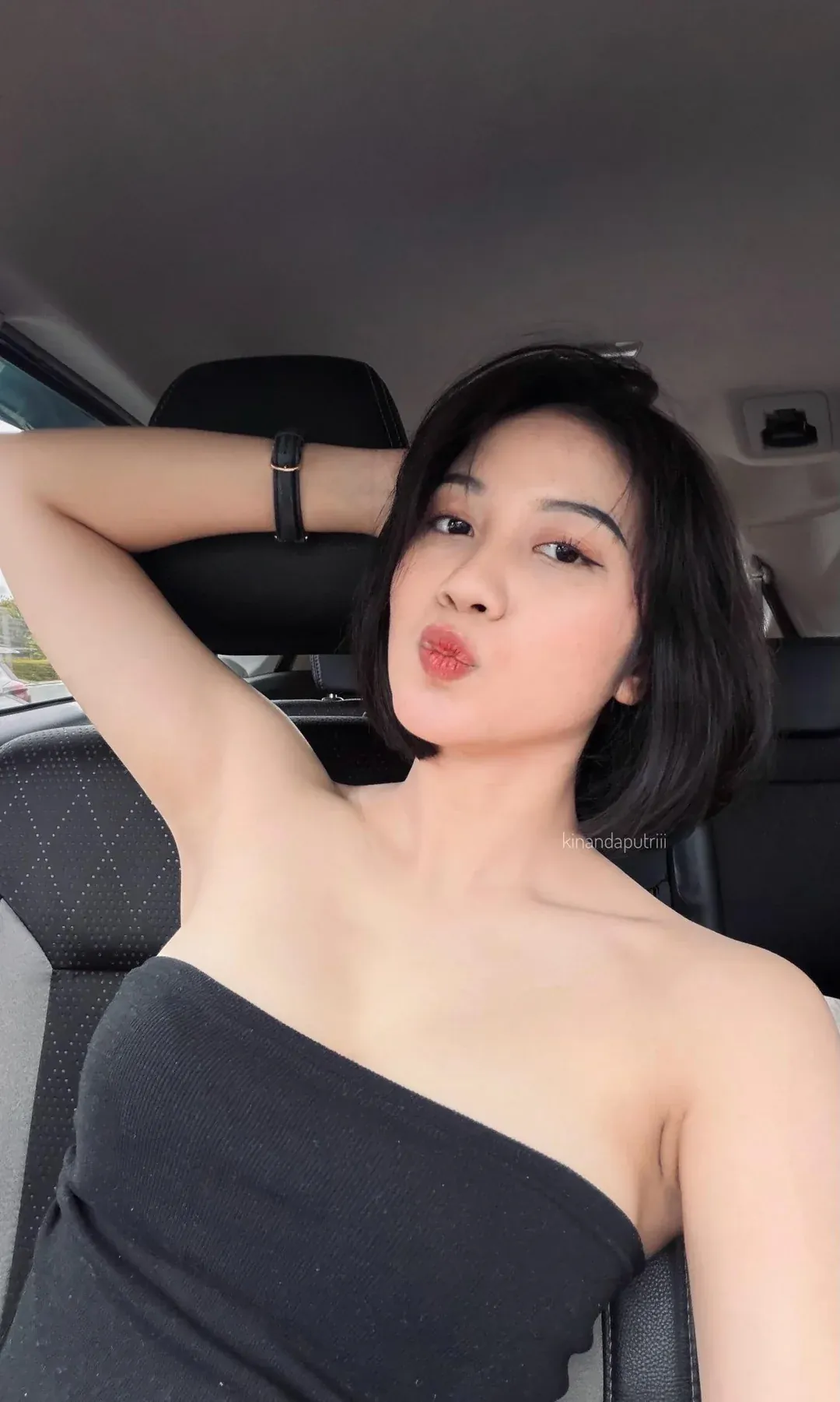 Laras Kinanda Putri camshow