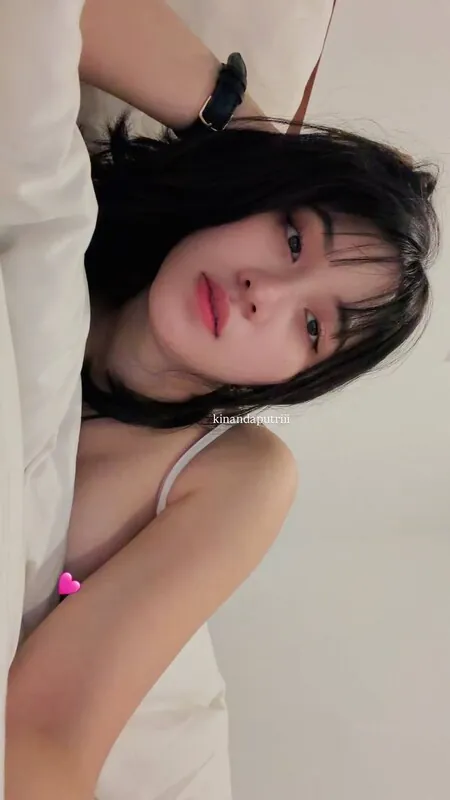 Laras Kinanda Putri camshow